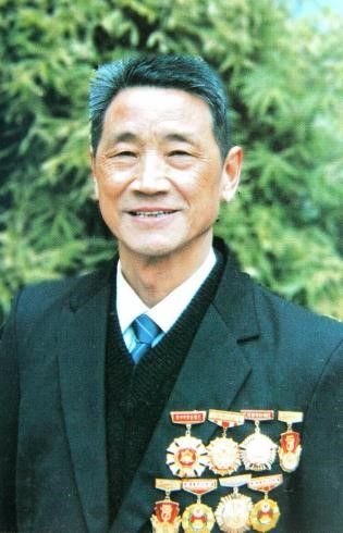 奮斗鑄榮光 實干立標(biāo)桿